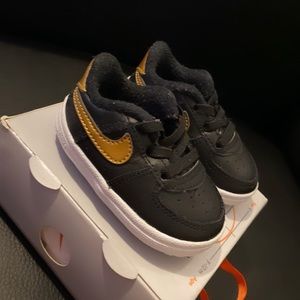 Nike crib sneakers